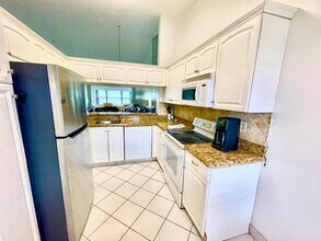 4698 Lucerne Lakes Blvd E, Unit 203 in Greenacres, FL - Building Photo - Building Photo