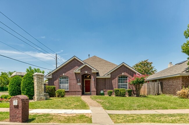 property at 3904 Columbus Dr