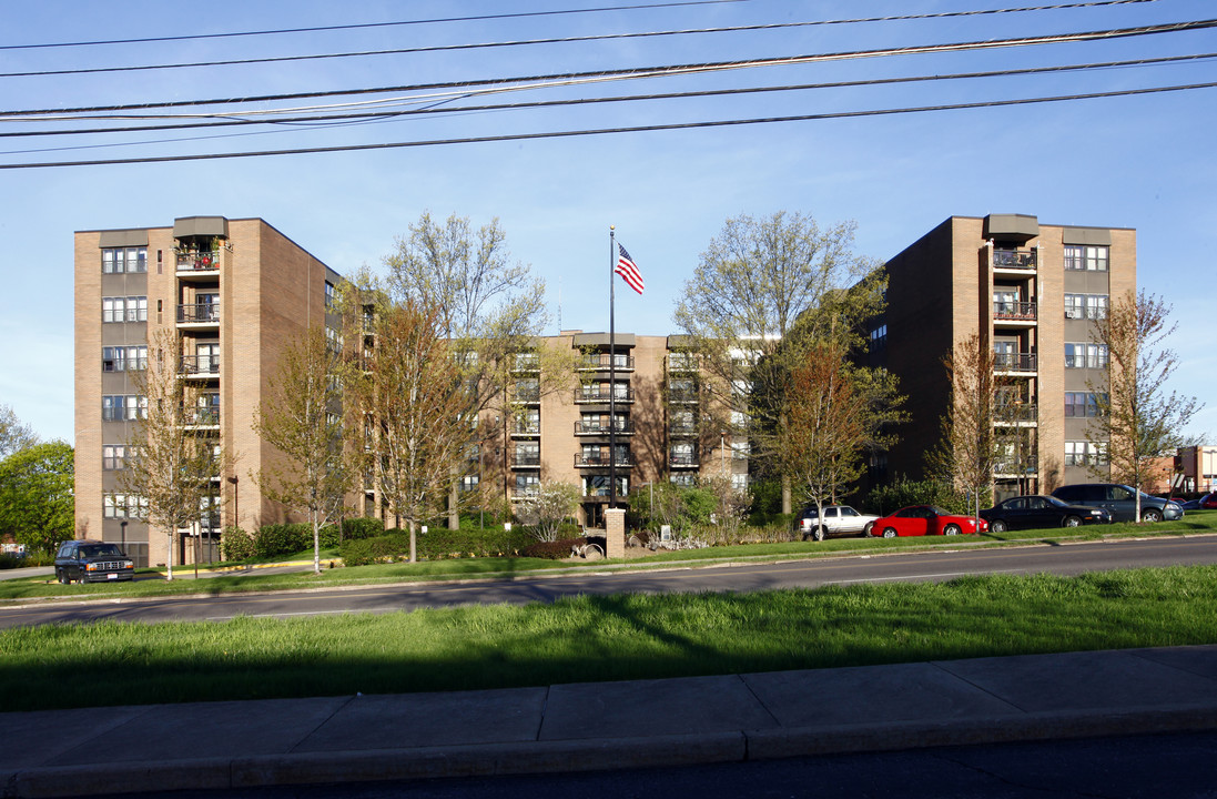 Fred W. Nimmer in Akron, OH - Foto de edificio