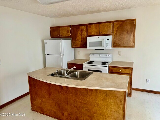 1118 Brownlea Dr in Greenville, NC - Building Photo - Building Photo