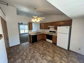 432 Omar Ct in St. Peters, MO - Foto de edificio - Building Photo