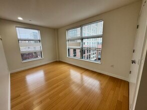595 Albany St, Unit 407 in Boston, MA - Building Photo - Building Photo