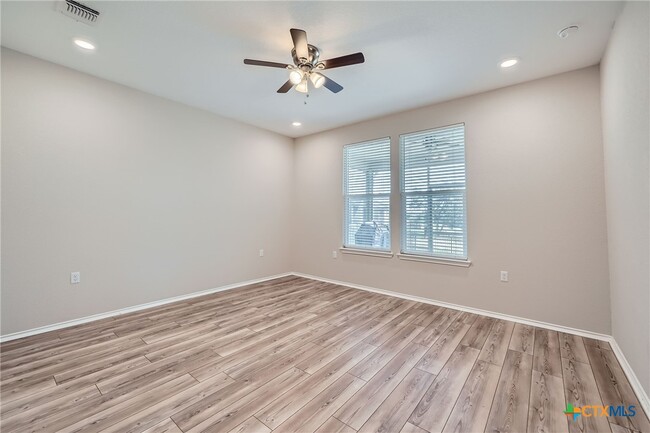 property at 805 Saratoga Ln