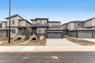 6381 King Wynd SW in Edmonton, AB - Building Photo