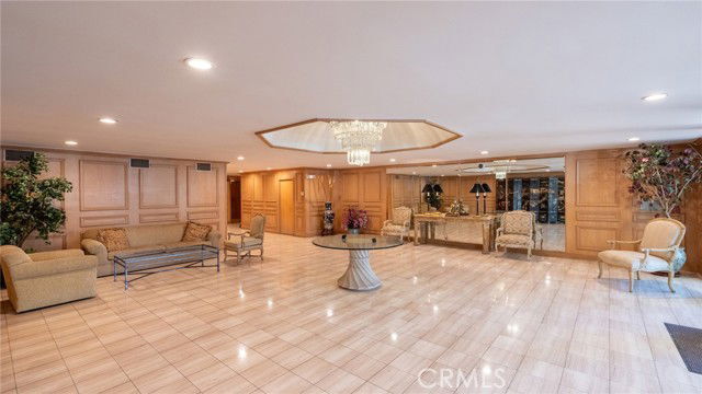 339 N Palm Dr in Beverly Hills, CA - Building Photo - Building Photo