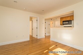4 Elko St, Unit B2 in Boston, MA - Building Photo - Building Photo