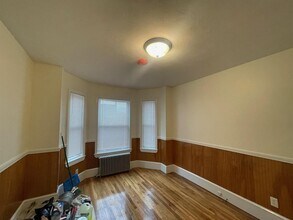 2 Cypress St, Unit 2 in Somerville, MA - Building Photo - Building Photo