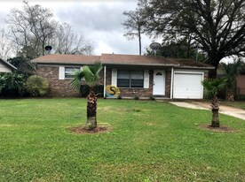 7438 Jade Dr N in Jacksonville, FL - Building Photo