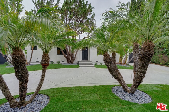 property at 3915 Coldwater Canyon Ave