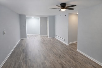 5202 Washington St, Unit 308R in Downers Grove, IL - Building Photo - Building Photo