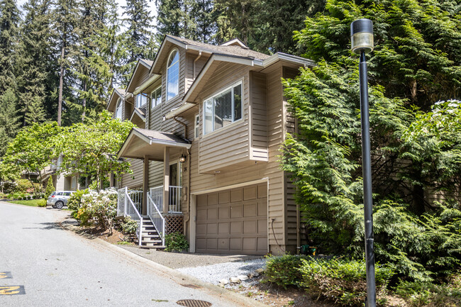 11 Deerwood Pl in Port Moody, BC - Building Photo - Building Photo