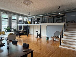 60-64-64 High St, Unit 3 in Somersworth, NH - Foto de edificio - Building Photo