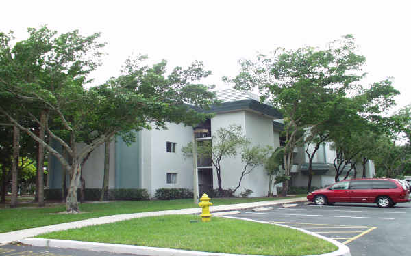 Belasera at Pine Island in Plantation, FL - Building Photo - Building Photo