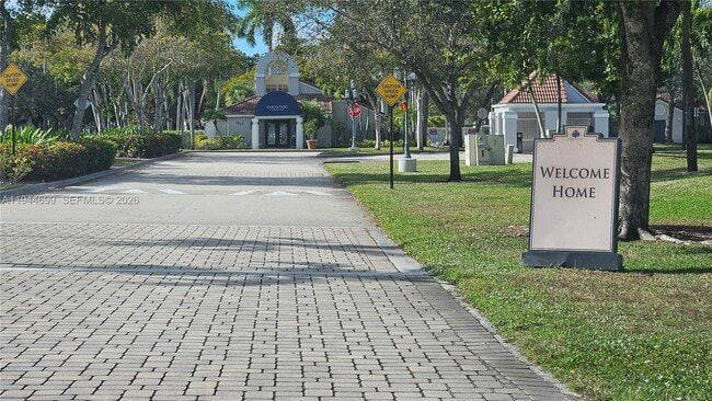 801 Lyons Rd in Coconut Creek, FL - Building Photo - Building Photo