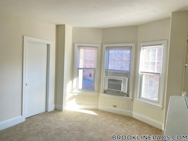 1223 Beacon St in Brookline, MA - Building Photo - Building Photo