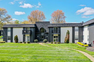 Forest Lake Apartments in Ballwin, MO - Foto de edificio - Building Photo