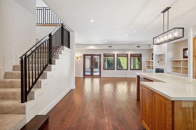 22030 Providencia St in Los Angeles, CA - Building Photo - Building Photo