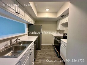 8033 Cedar Glen Dr in Charlotte, NC - Foto de edificio - Building Photo