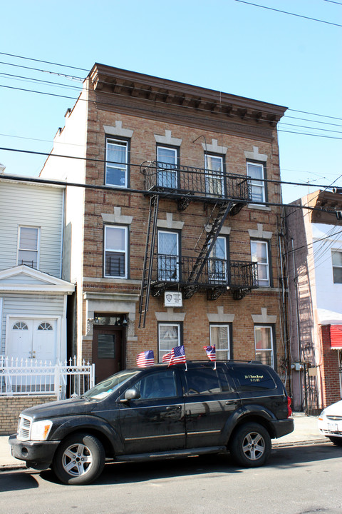 1663 Garfield St in Bronx, NY - Foto de edificio