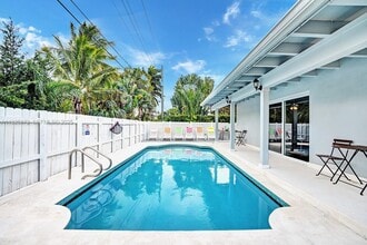 1018 Adams St in Hollywood, FL - Building Photo - Building Photo