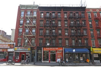 39 First Ave in New York, NY - Foto de edificio - Building Photo