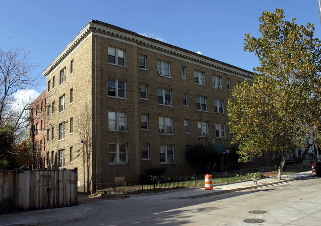 3314 Mt Pleasant St NW in Washington, DC - Foto de edificio - Building Photo