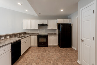 Towns on Imperial in Staunton, VA - Building Photo - Interior Photo