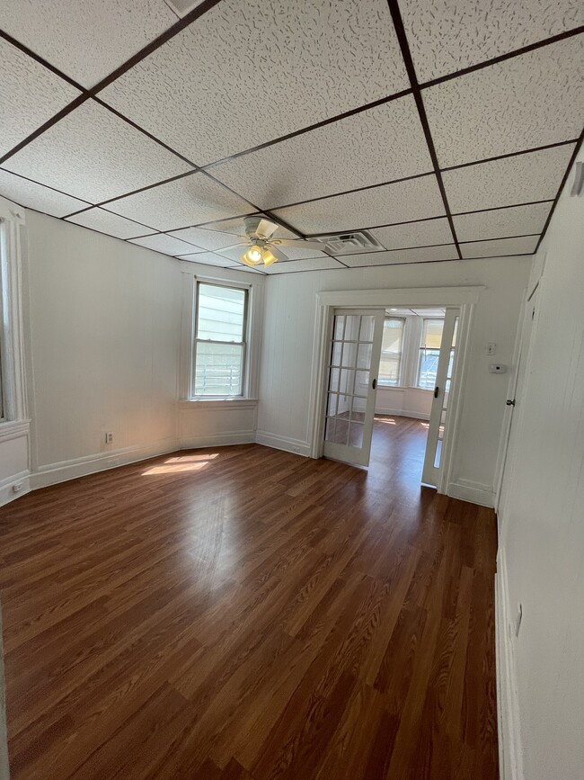 140 Bidwell Ave, Unit 2 in Jersey City, NJ - Foto de edificio - Building Photo