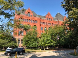 Main Building in Chicago, IL - Building Photo