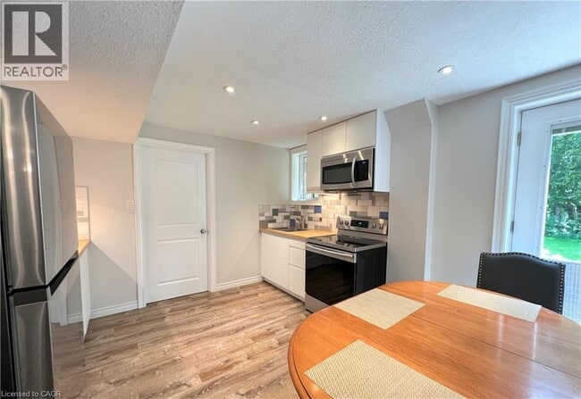 381 Vogel Pl in Waterloo, ON - Building Photo - Building Photo