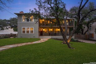 151 Grant Ave in Alamo Heights, TX - Building Photo