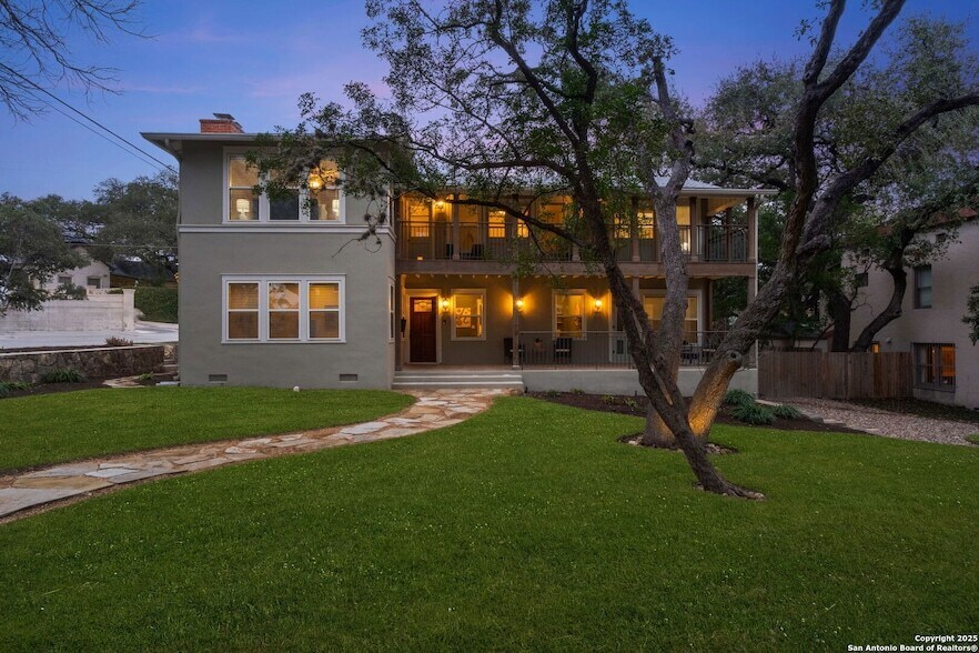 151 Grant Ave in Alamo Heights, TX - Building Photo