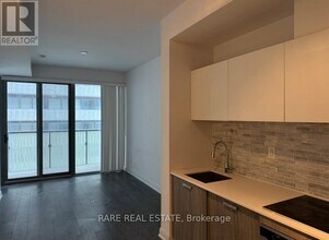 50 Charles St E in Toronto, ON - Building Photo - Building Photo