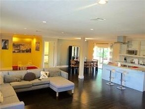 8401 SW 107th Ave-Unit -Unit316E in Miami, FL - Building Photo - Building Photo