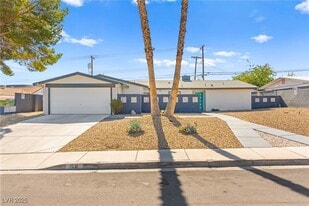 1531 Commanche Dr in Las Vegas, NV - Building Photo