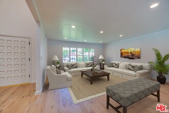 13133 Morrison St in Los Angeles, CA - Building Photo - Building Photo