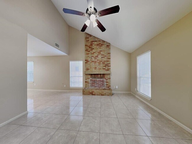 27 S White Pebble Ct in Spring, TX - Building Photo - Building Photo