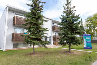 Youngstown Townhomes and Apartments in Edmonton, AB - Building Photo - Building Photo