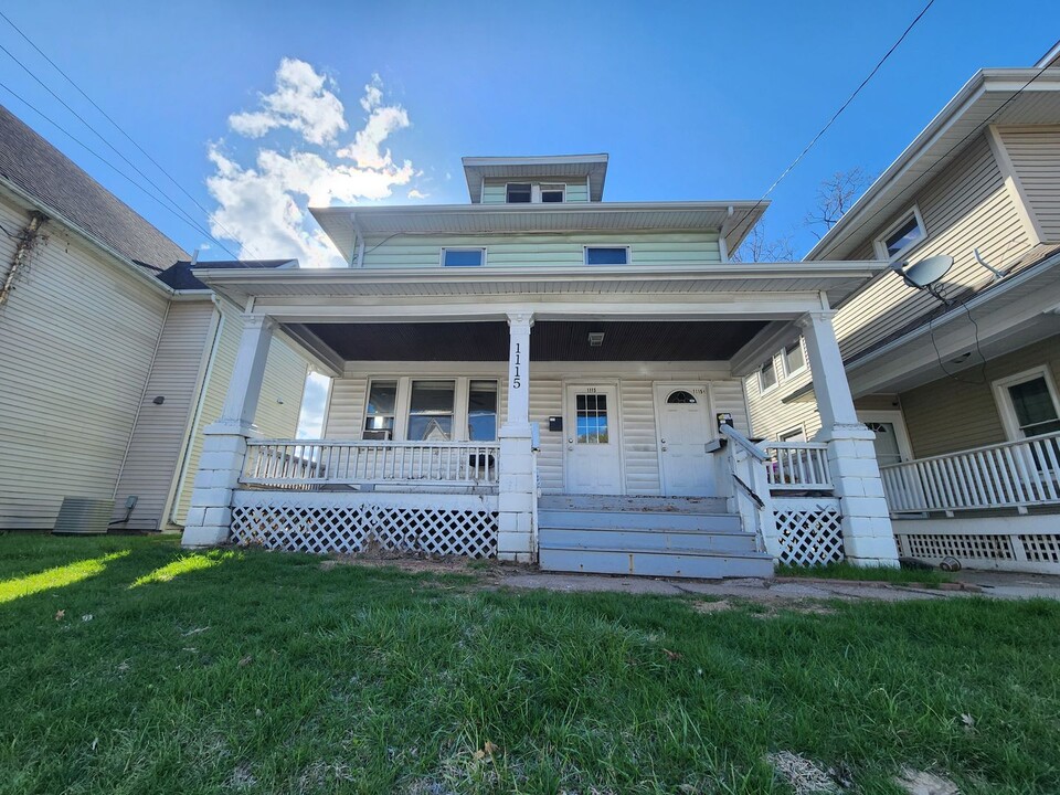 1115 14th St in Moline, IL - Building Photo