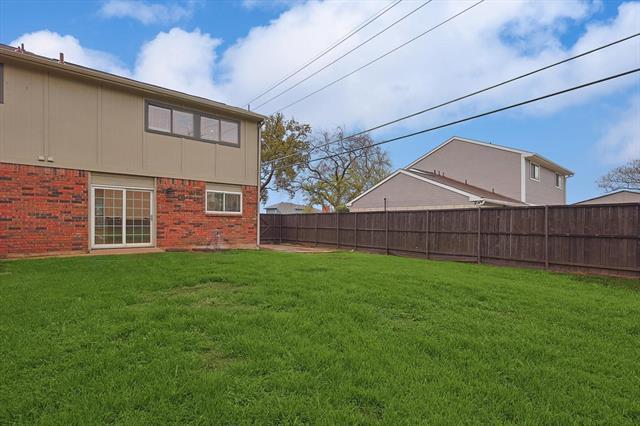 402 Creekmeadow Ln in Lewisville, TX - Building Photo - Building Photo