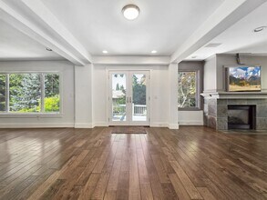 10058 NE 29th Pl in Bellevue, WA - Foto de edificio - Building Photo