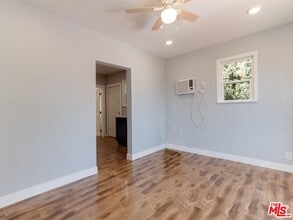 11472 Ventura Blvd in Los Angeles, CA - Building Photo - Building Photo