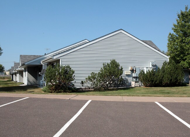 John Jergens Estates in Forest Lake, MN - Foto de edificio - Building Photo