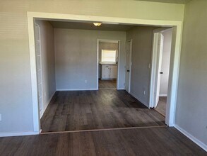 2005 Glasshouse St in Beaumont, TX - Foto de edificio - Building Photo