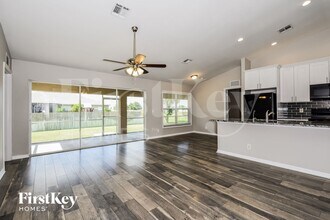 2744 NE 5th Ave in Cape Coral, FL - Foto de edificio - Building Photo