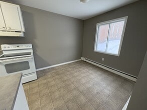 2 Reading Crescent in Saint John, NB - Building Photo - Building Photo