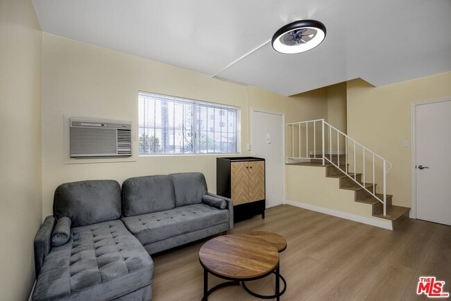 property at 3620 S Budlong Ave