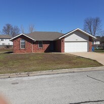 409 Cedar Ln in Willard, MO - Building Photo