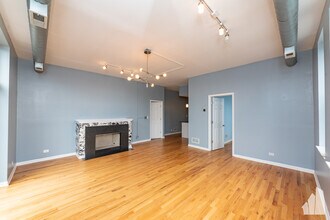 2356 N Elston Ct in Chicago, IL - Building Photo - Building Photo