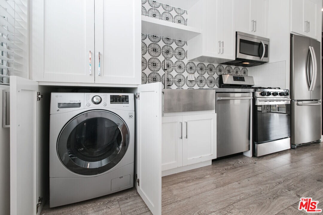 1233 Laurel Ave in West Hollywood, CA - Building Photo